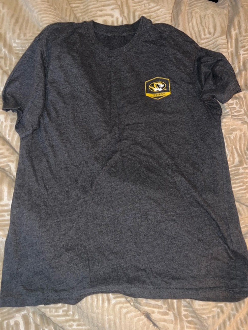 Men's Dark Gray Short-Sleeve Missouri Tigers Tee with Yellow Emblem size L #452